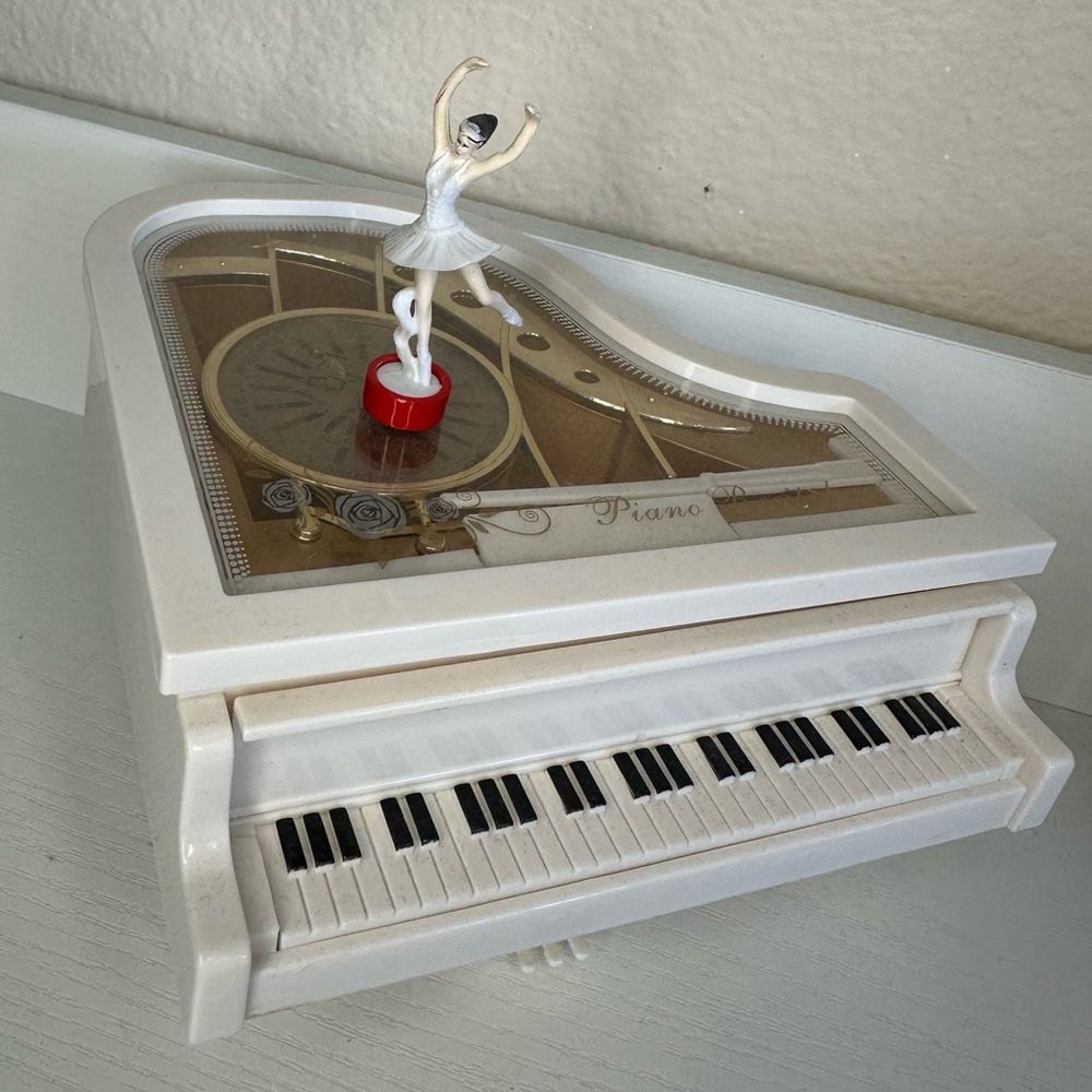 Elegant White and Gold Piano Accessories